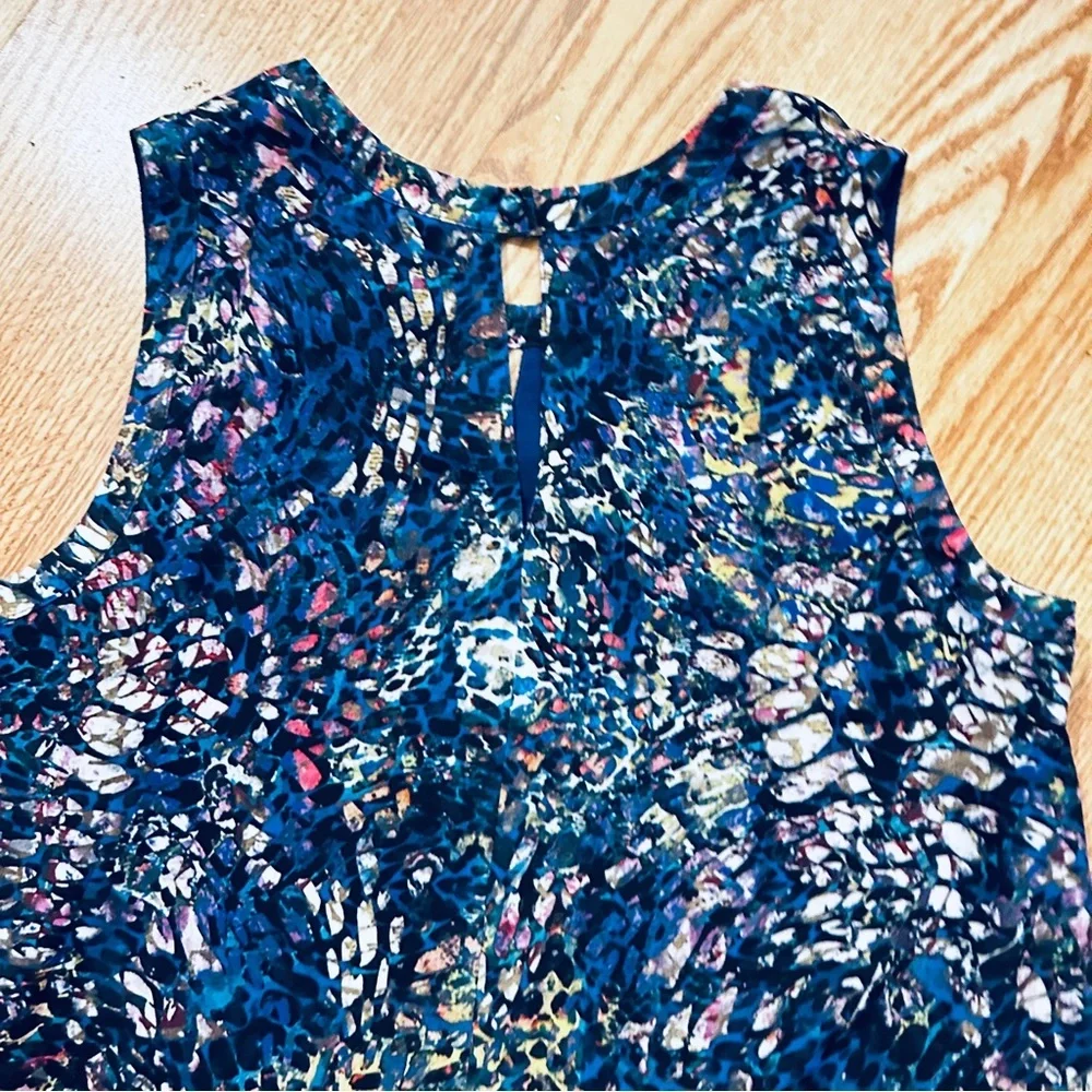 Cabi Multicolor Floral Pattern Lined Sleeveless Top  Keyhole Front & Back - Picture 2 of 10